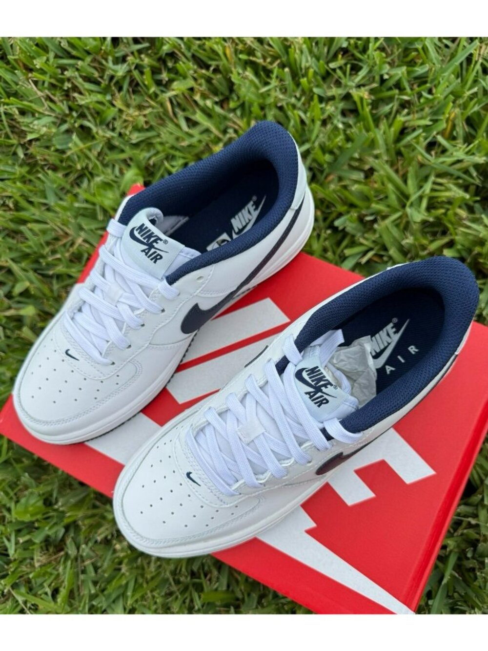 6.5Y | 8 WOMEN'S NIKE AIR FORCE ONE 1 AF1 WHITE / NAVY FV5948-104 SNEAKERS LOW - Picture 2 of 9